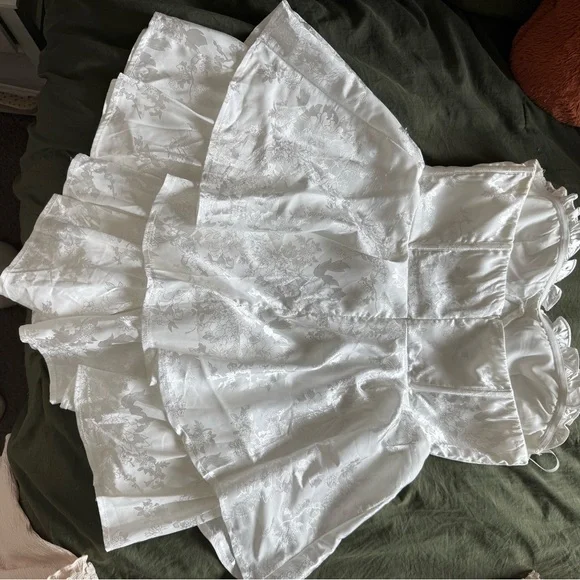 Elegant White Strapless Romper - Picture 4 of 8